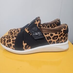 Clarks Unstructured Un Rio Strap Leopard Print Calf Hair Sneakers Runners 8.5